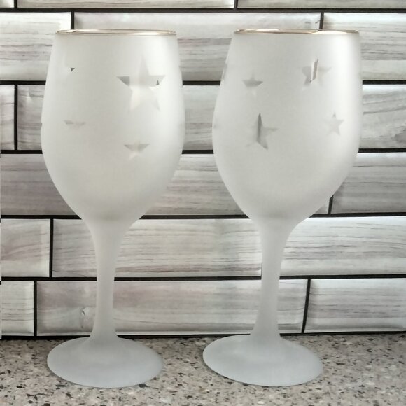 New Set of TWO Stars Pattern Gold Rim Wine Glasses - Picture 1 of 3